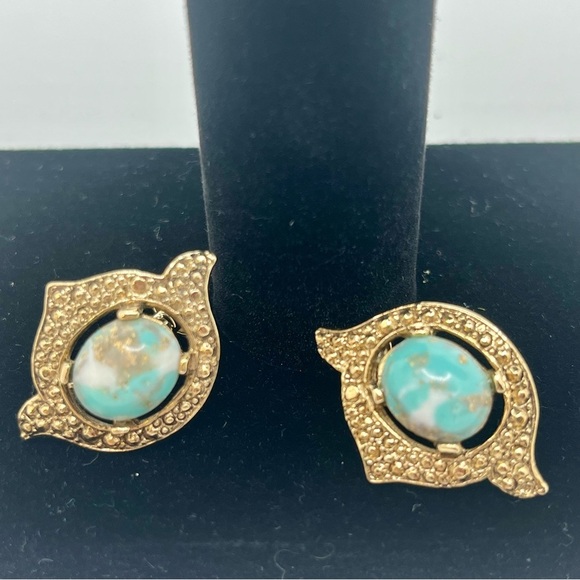 Vintage Sarah Coventry Remembrance
Series Gold Tone Faux Turquoise Clip
Earrings - Picture 1 of 7
